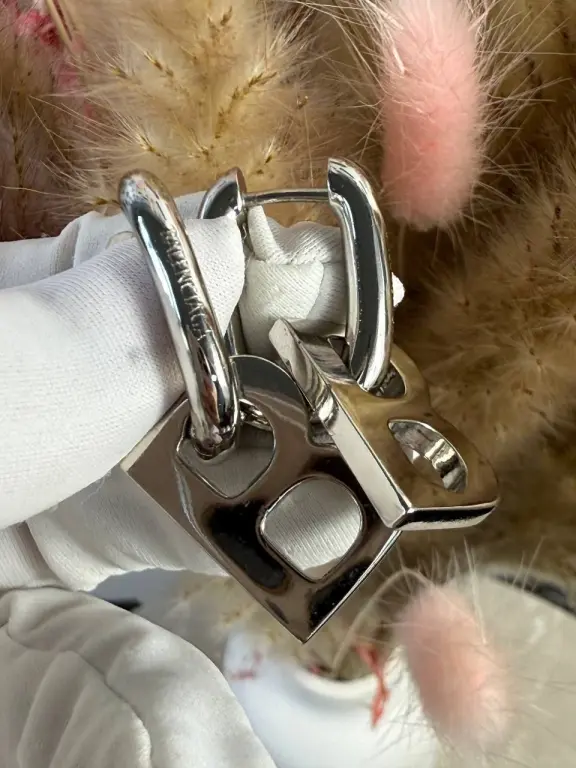 Серьги Balenciaga
