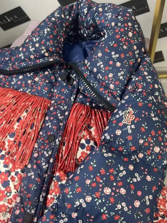 Женский пуховик moncler