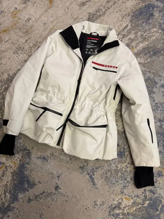 Женская куртка Prada