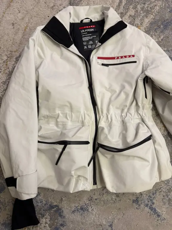 Женская куртка Prada