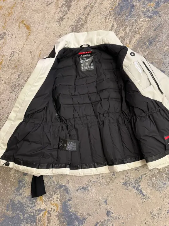 Женская куртка Prada