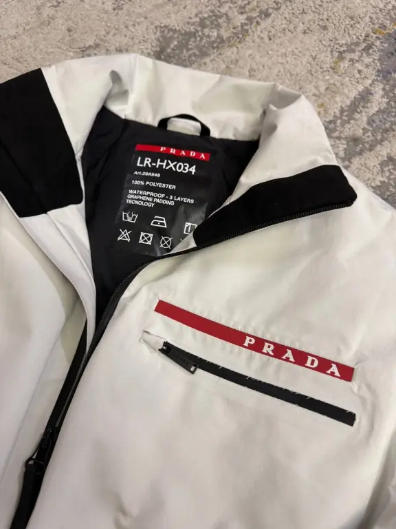 Женская куртка Prada