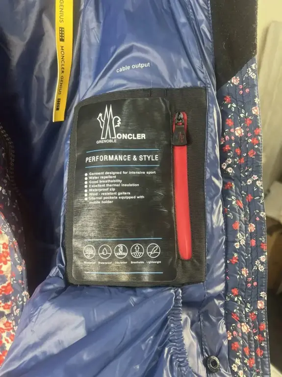 Женский пуховик moncler