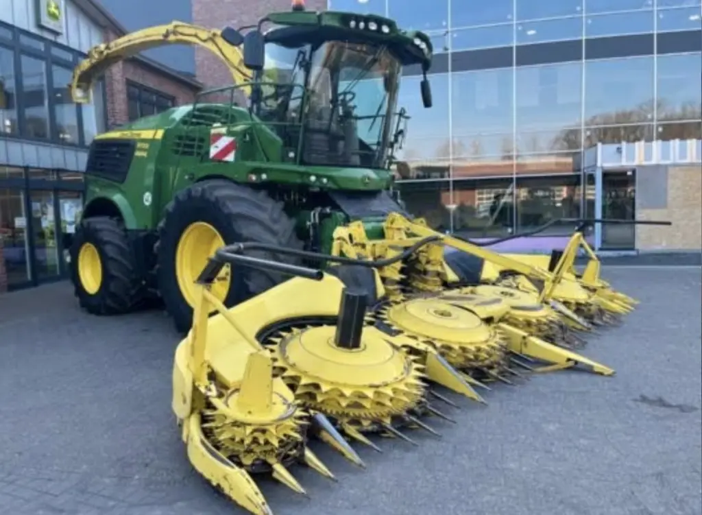 Продается самоходный кормоуборочный комбайн John Deere 9700i + жатка Kemper 475Plus