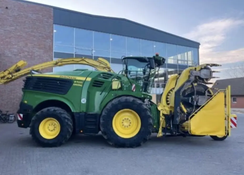 Продается самоходный кормоуборочный комбайн John Deere 9700i + жатка Kemper 475Plus