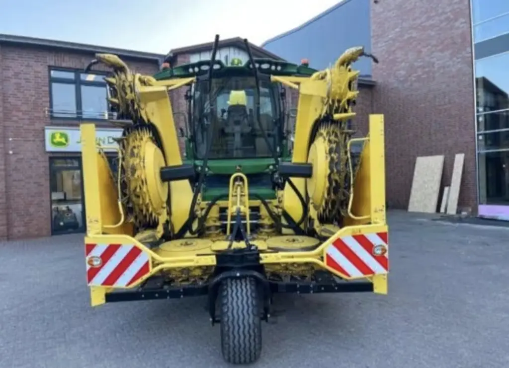 Продается самоходный кормоуборочный комбайн John Deere 9700i + жатка Kemper 475Plus