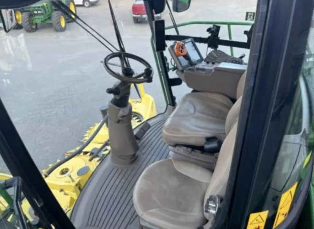 Продается самоходный кормоуборочный комбайн John Deere 9700i + жатка Kemper 475Plus
