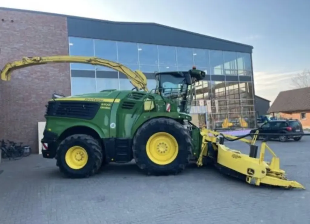 Продается самоходный кормоуборочный комбайн John Deere 9700i + жатка Kemper 475Plus