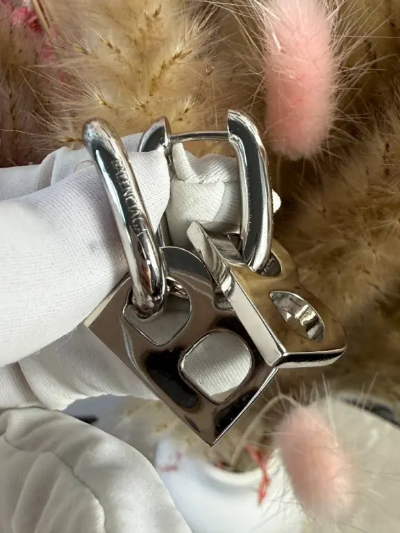 Серьги Balenciaga