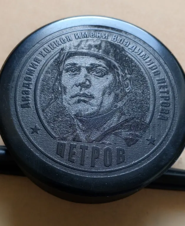 Гравюры на хоккейных шайбах