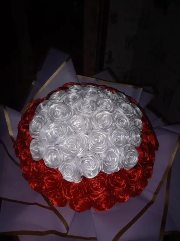 Букеты из атласных лент