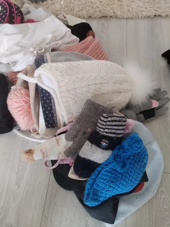 Отдам даром детские вещи