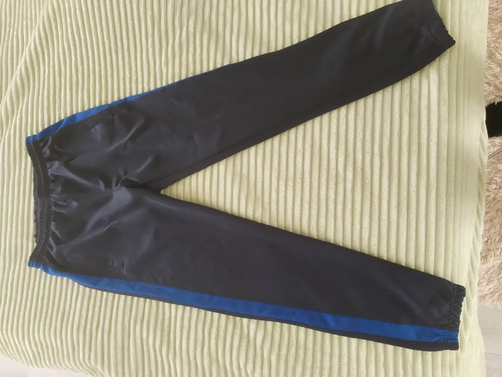 Отдам даром мужскую одежду 48 размер