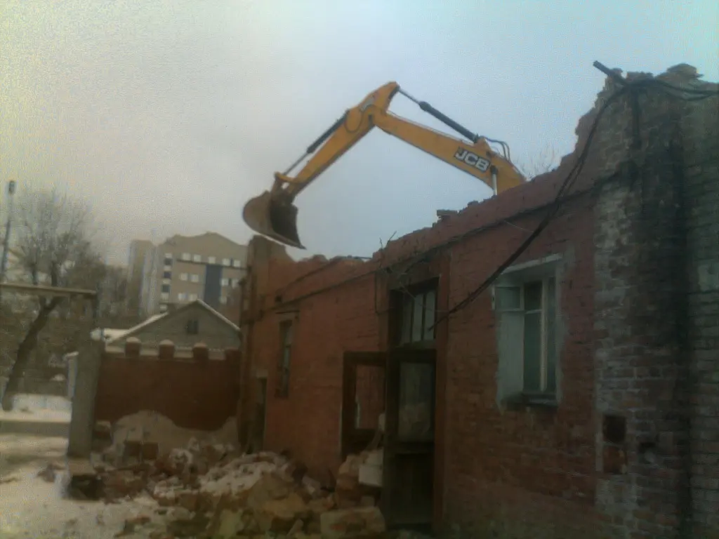 Демонтаж домов, зданий, сооружений. Вывоз мусора с объектов.