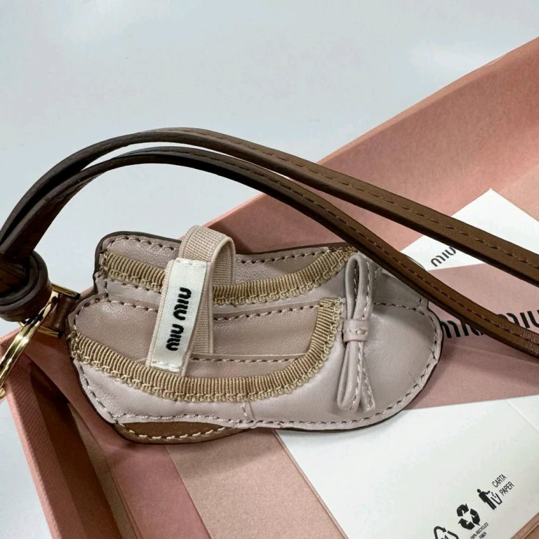 Брелки Miu Miu