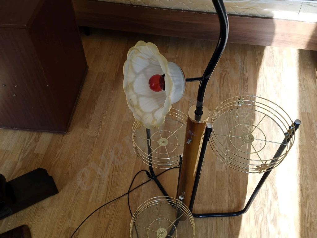 Торшер напольный с  подставками под цветы