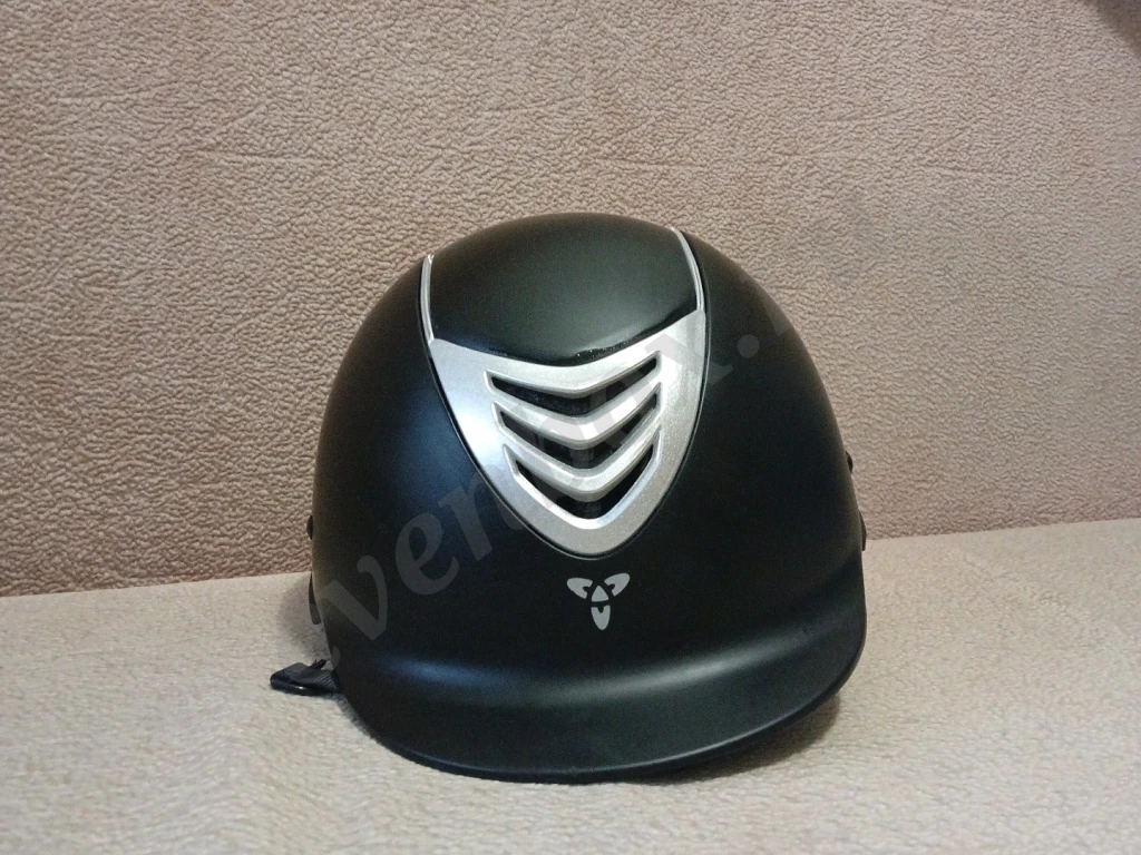 Шлем для верховой езды регулируемый