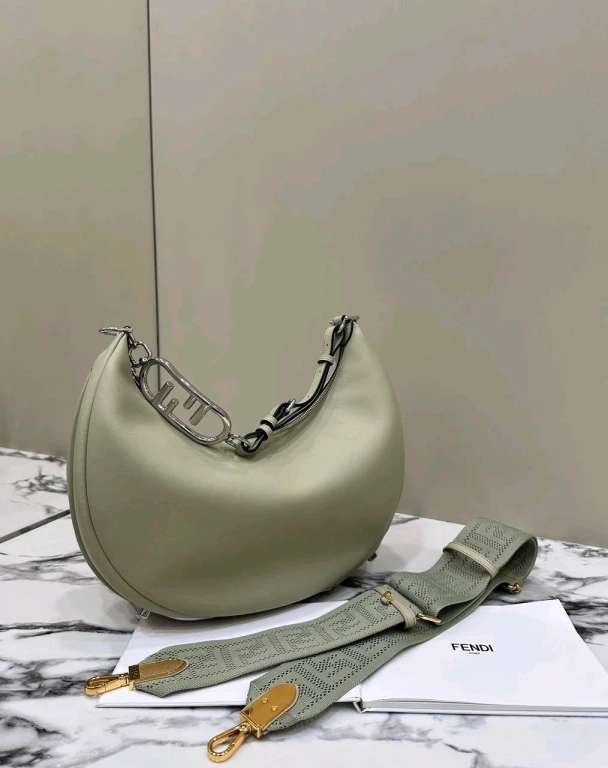 Сумка Fendi оригинал .