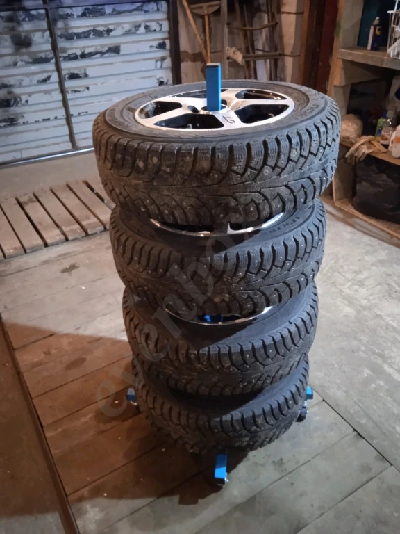 Cтойка для хранения колёс