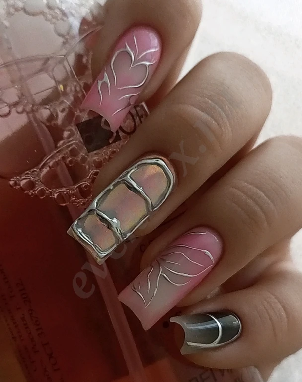 Маникюр на дому