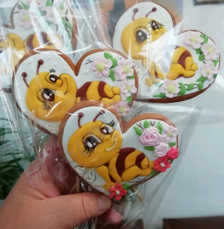 Расписные пряники на палочке.