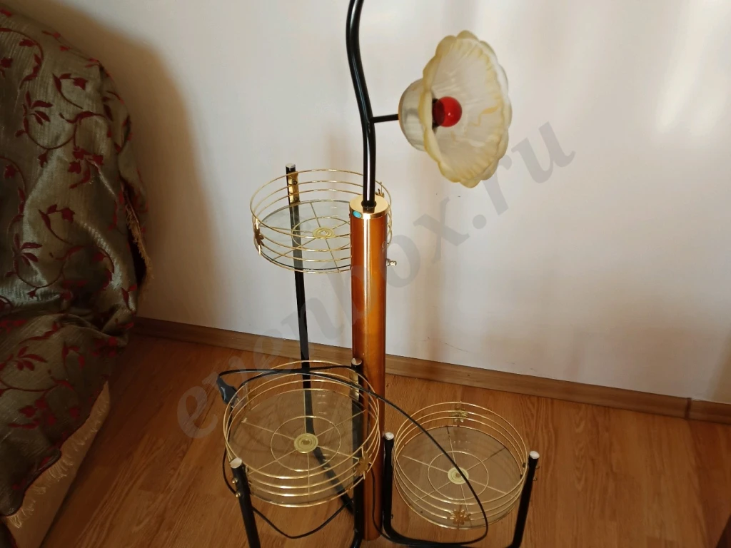 Торшер напольный с  подставками под цветы