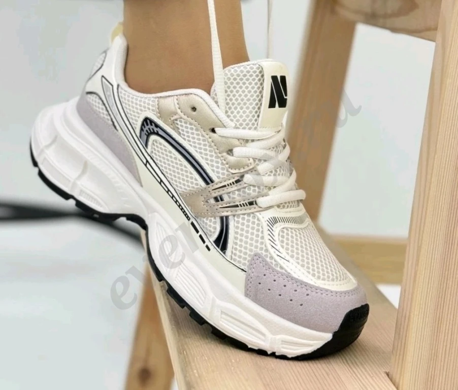 Кроссовки женские новые