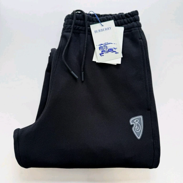 Костюм Burberry.