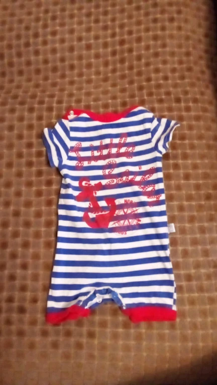 Детские вещи и обувь