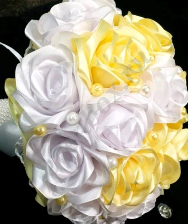 Букеты с бабочками и из атласной ленты