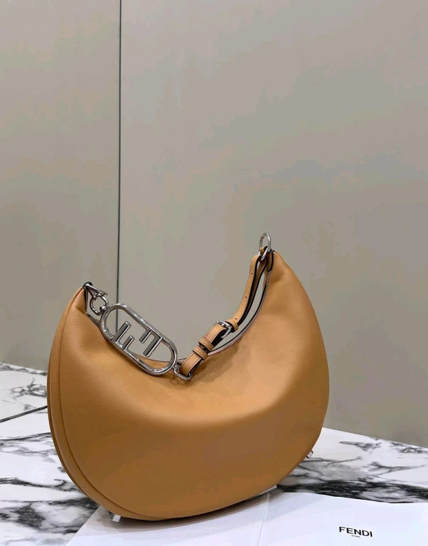 Сумка Fendi оригинал .