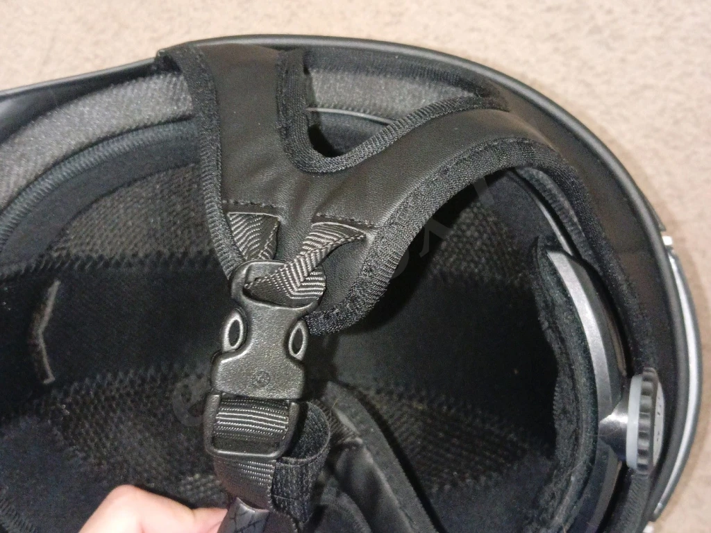 Шлем для верховой езды регулируемый