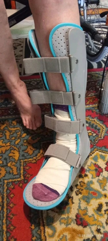 Ортез голеностоп жесткои́ фиксации на левую ногу