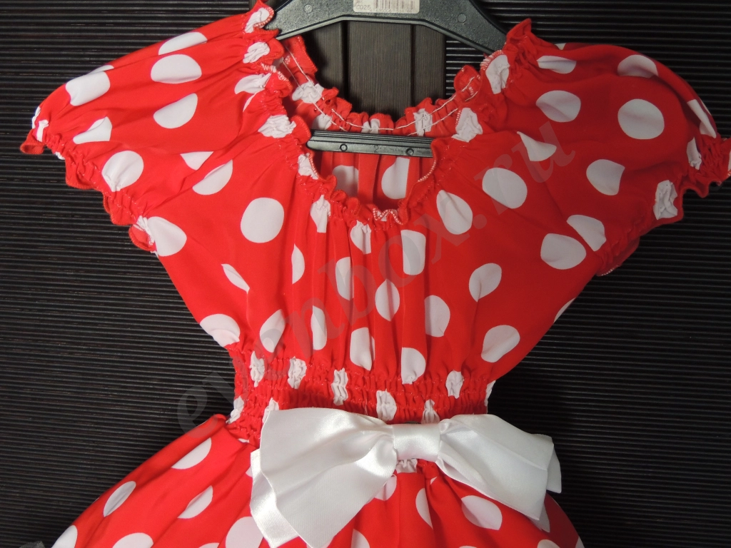 Красное платье в горох