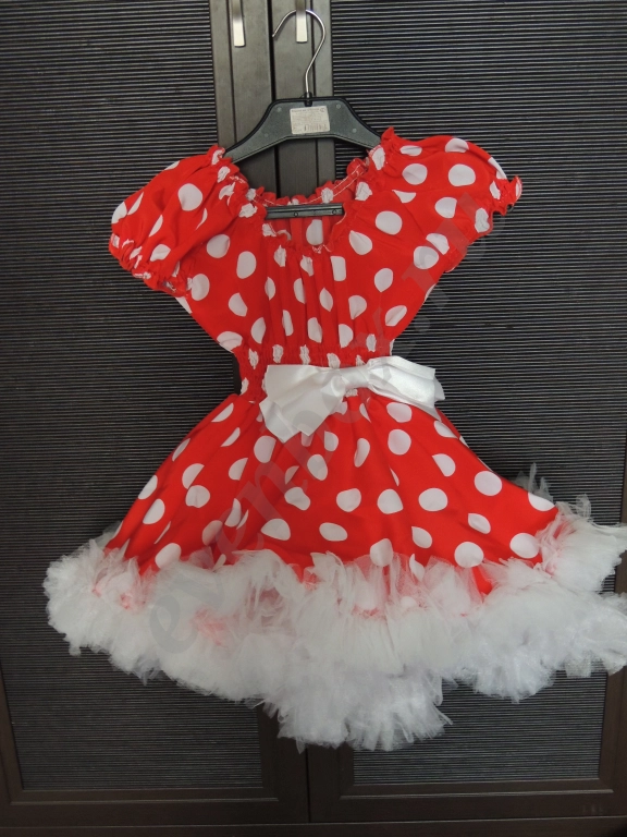 Красное платье в горох