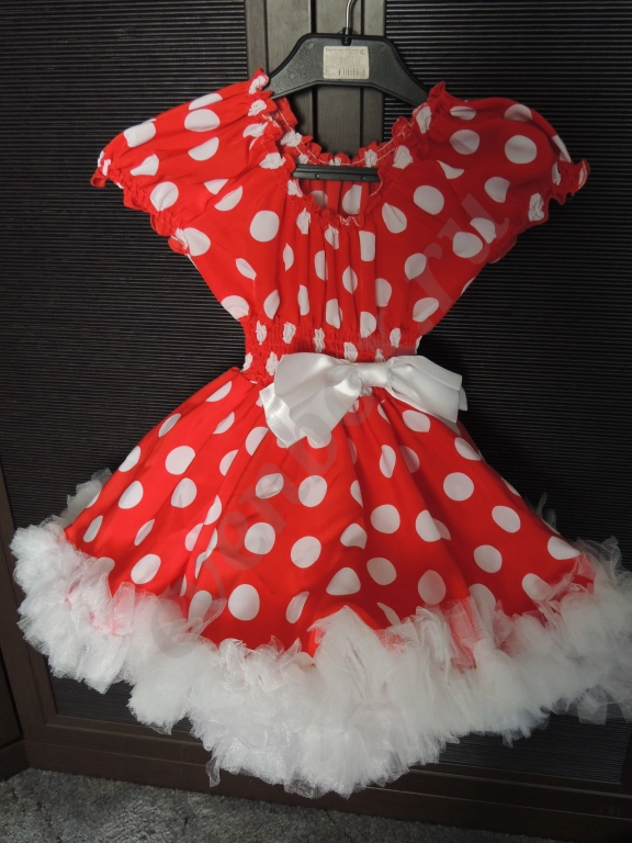 Красное платье в горох