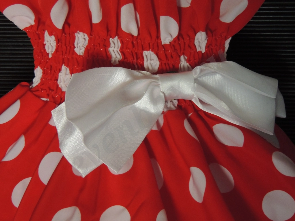 Красное платье в горох