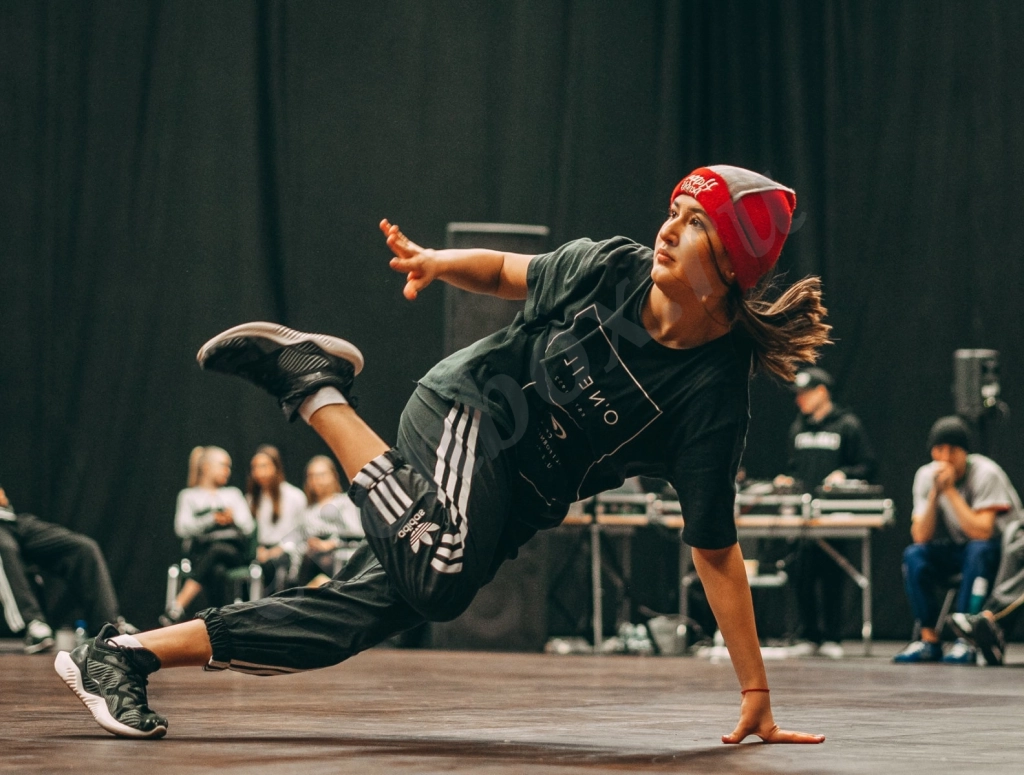 Уличные танцы в Новороссийске. Обучение Hip-Hop, House dance, Шафл.