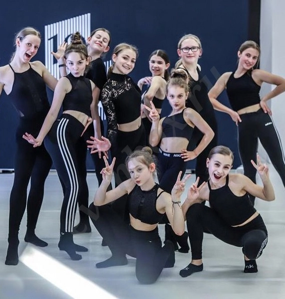 Современные танцы для девочек 6 - 9 и 10 - 13 лет в Новороссийске