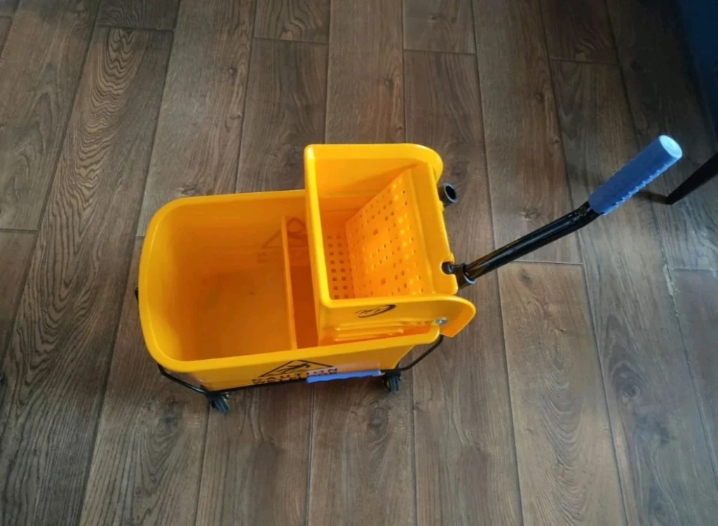 Ведро на мытья полов на колёсах