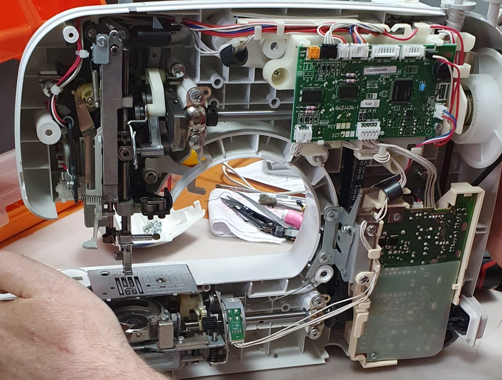 Ремонт швейных машин, оверлоков