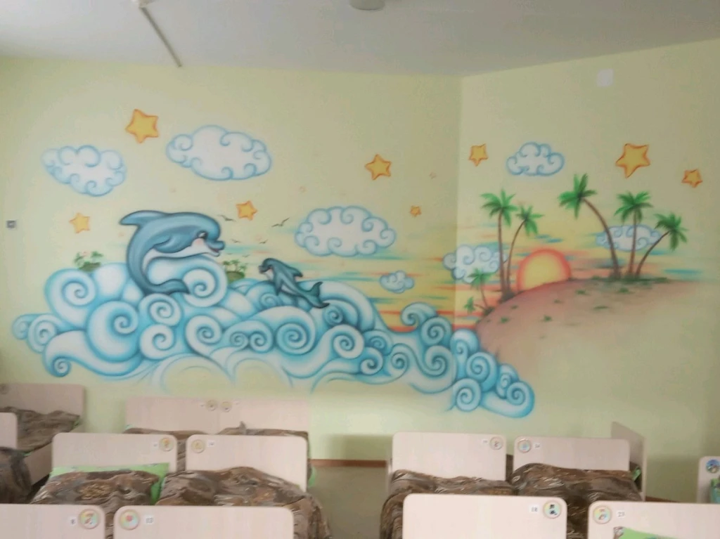 Роспись стен аэрогрофом.