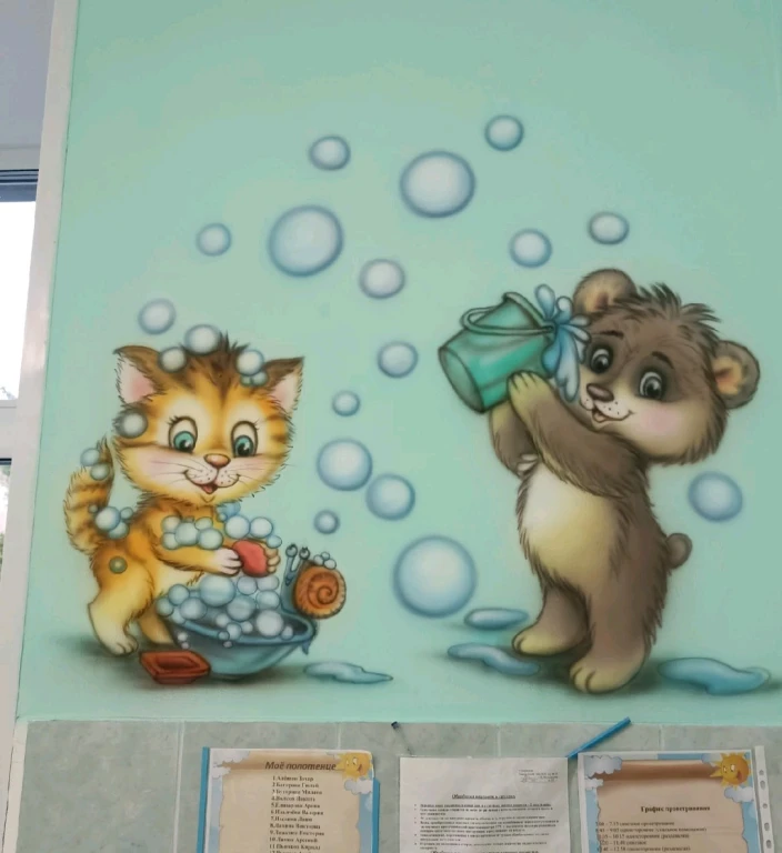 Роспись стен аэрогрофом.