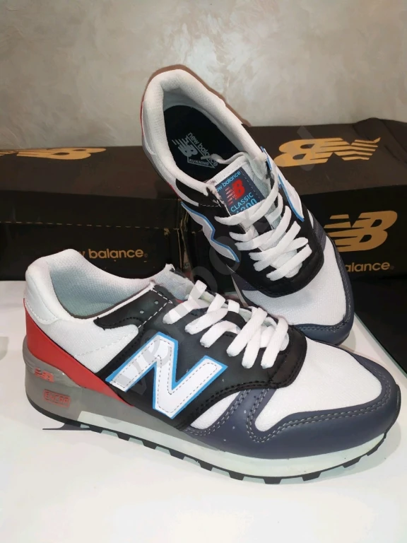 Кроссовки универсальная модель