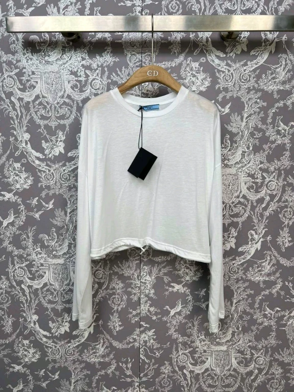 Костюм Prada оригинал .