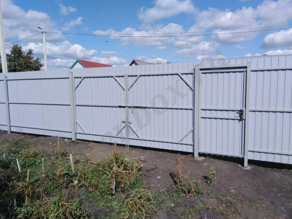 монтаж заборов металлопрофиль