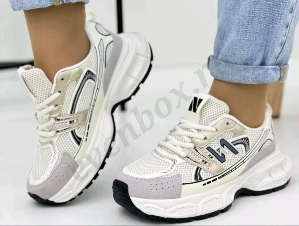 Кроссовки женские новые