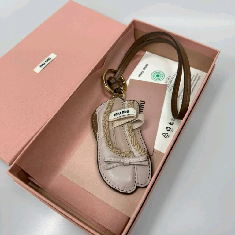 Брелки Miu Miu