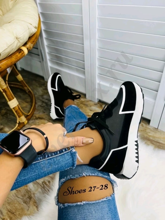 Кроссовки женские