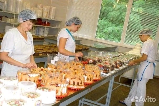 работа, в цеху разнорабочий